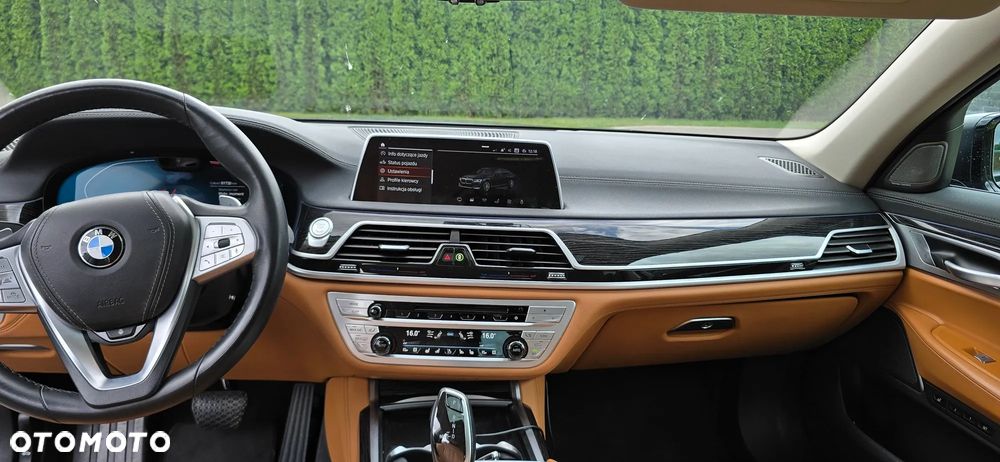 BMW Seria 7 740d xDrive - 9