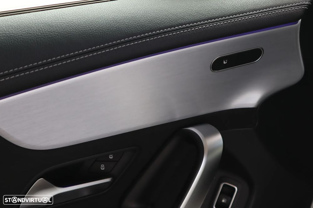 Mercedes-Benz A 250 e 8G-DCT AMG Line - 16