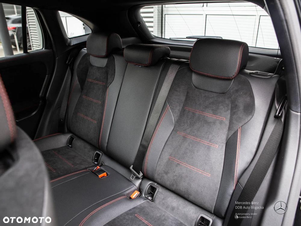 Mercedes-Benz GLA 250 e PHEV AMG Line 8G-DCT - 13