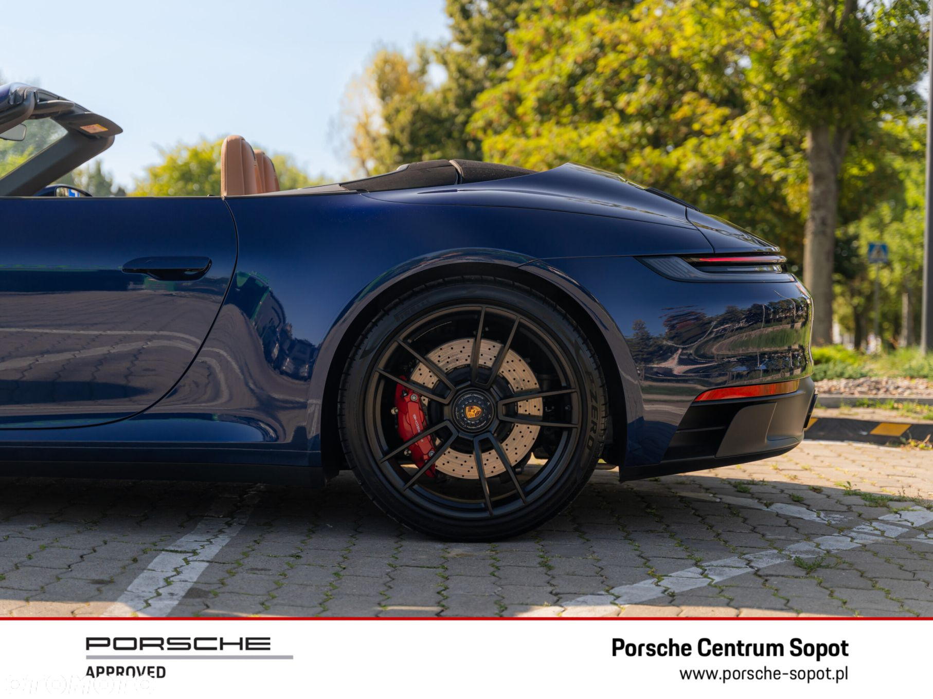Porsche 911 Carrera GTS Cabrio - 10