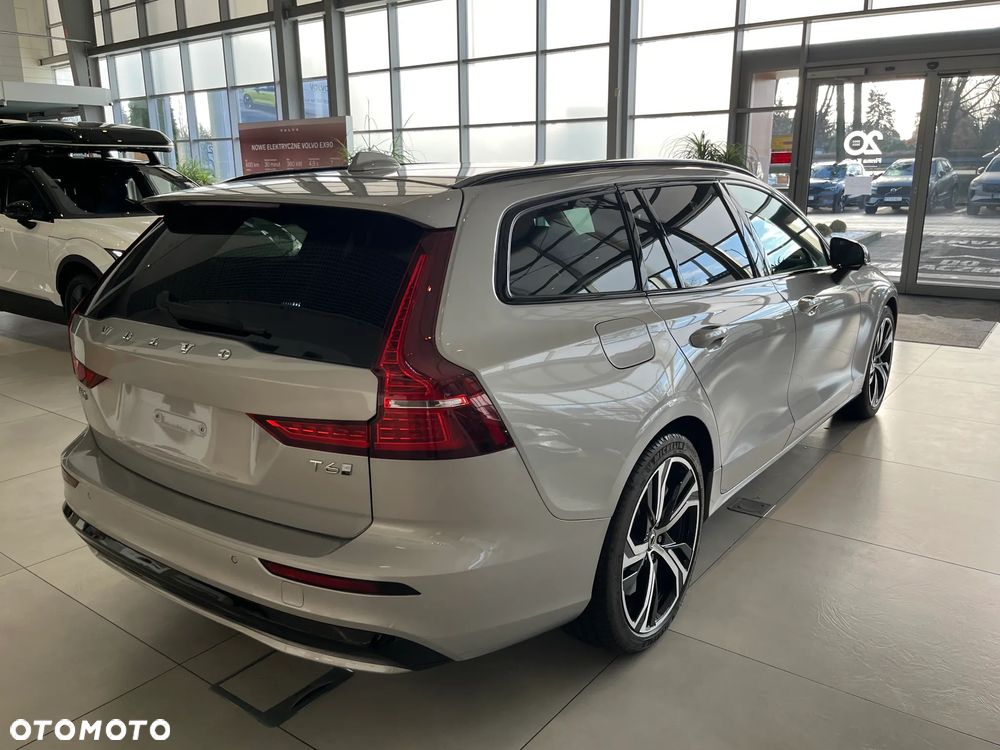 Volvo V60 T6 AWD Plug-In Hybrid Plus Dark - 4