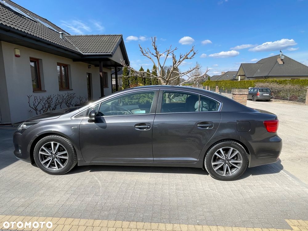 Toyota Avensis 1.8 Sol NAVI - 3