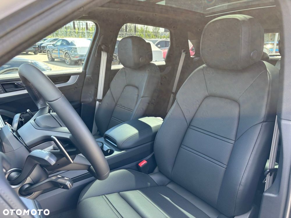 Porsche Cayenne - 22