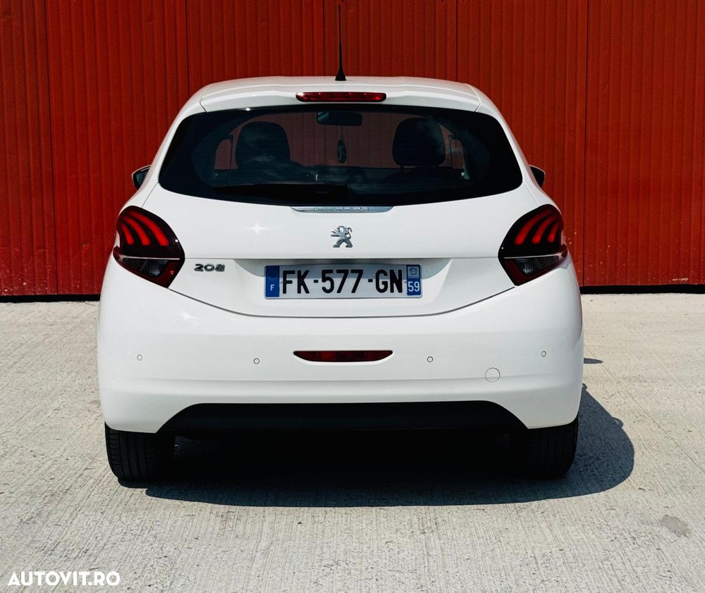 Peugeot 208 PureTech 82 Start & Stop Allure - 11