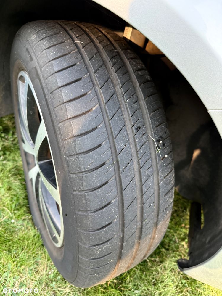 Volkswagen Touran 1.9 TDI DPF Trendline DSG - 9