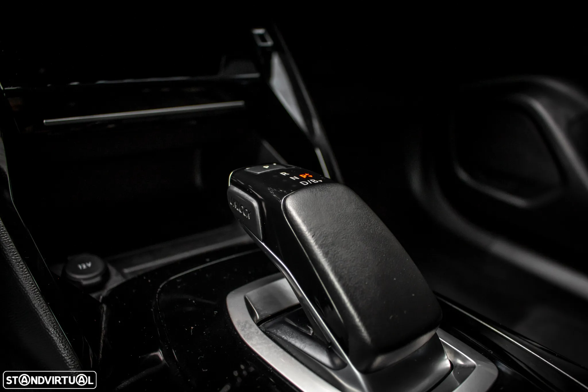Peugeot e-2008 Allure - 21