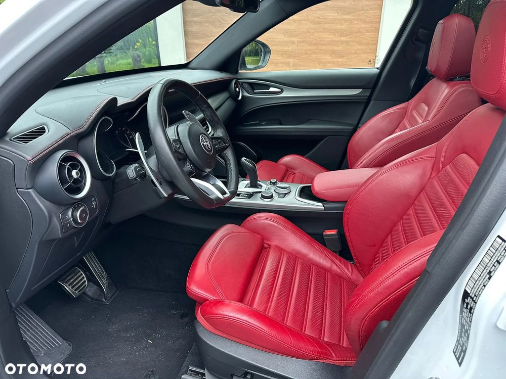Alfa Romeo Stelvio 2.0 Turbo 16V AT8-Q4 Veloce - 11