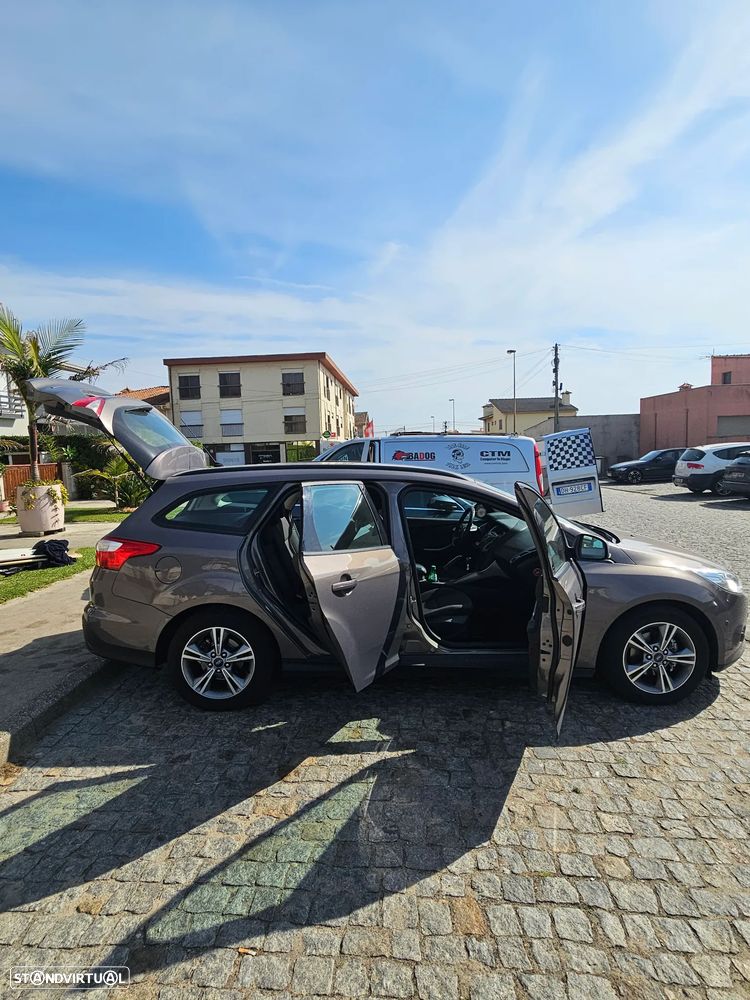 Ford Focus SW 1.0 EcoBoost S&S TITANIUM - 2