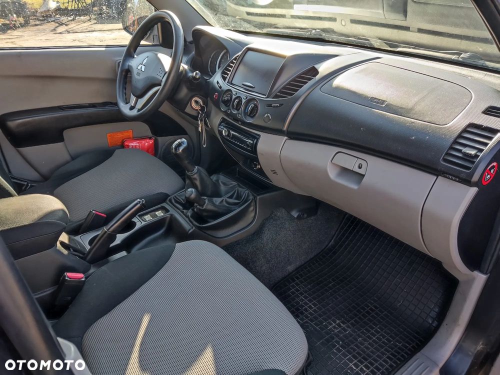 Mitsubishi L200 2.5 DID DC Intense - 8