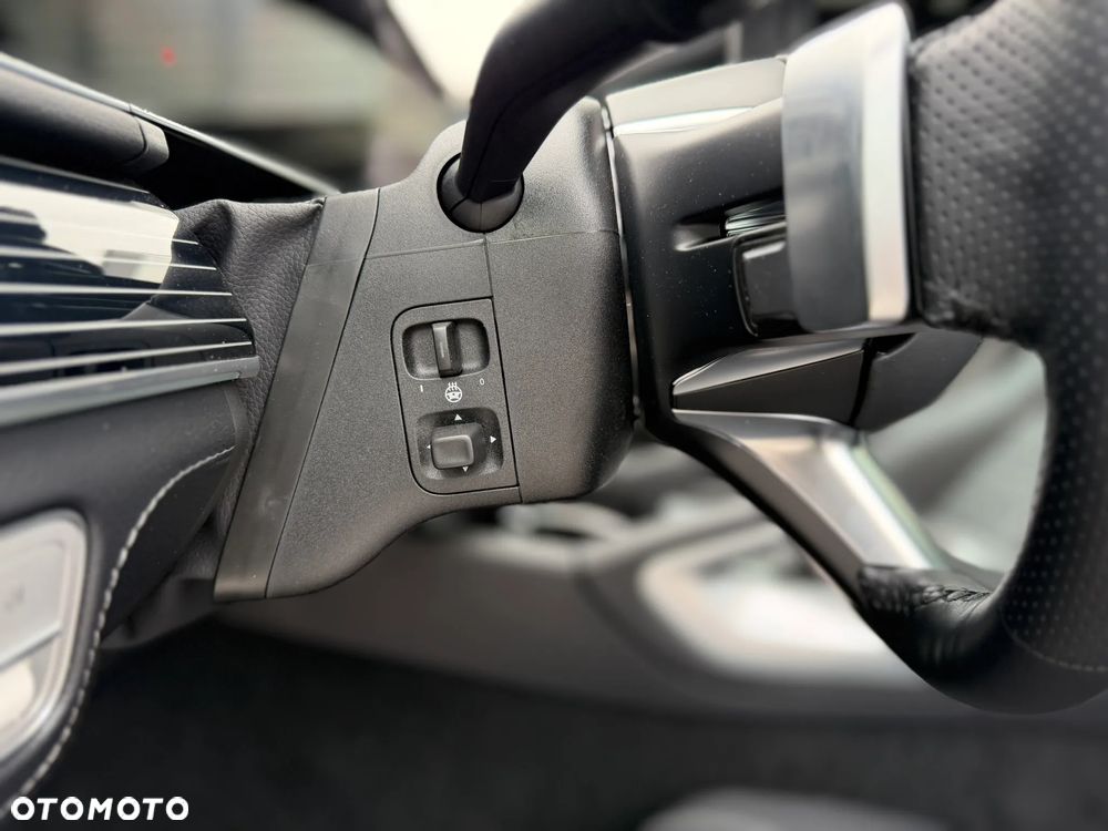 Mercedes-Benz GLS - 27