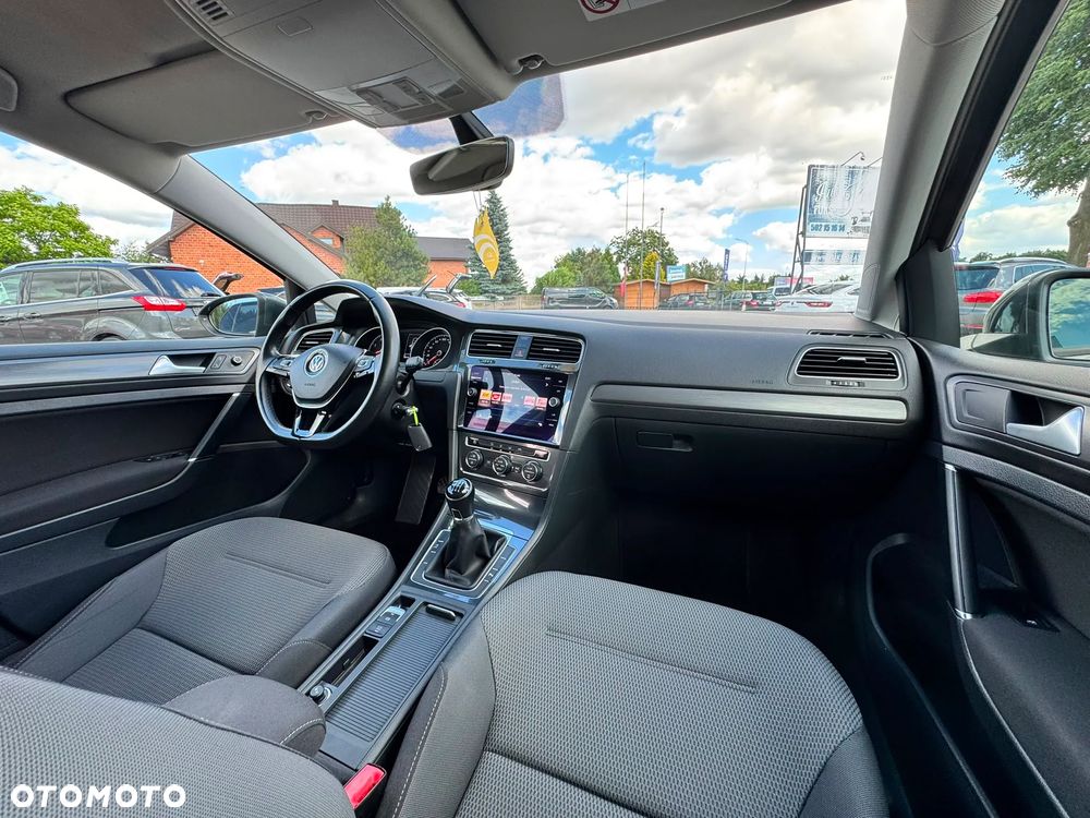 Volkswagen Golf - 22