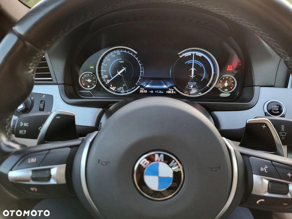 BMW Seria 5 525d xDrive - 16