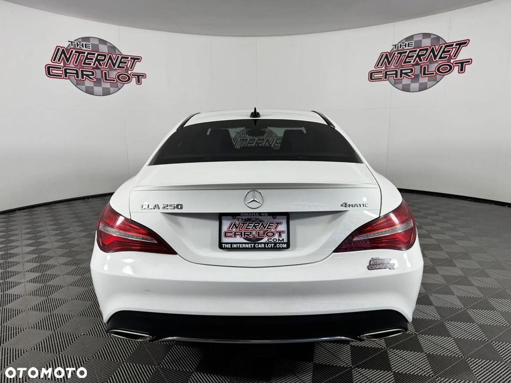 Mercedes-Benz CLA 250 4Matic 7G-DCT - 9
