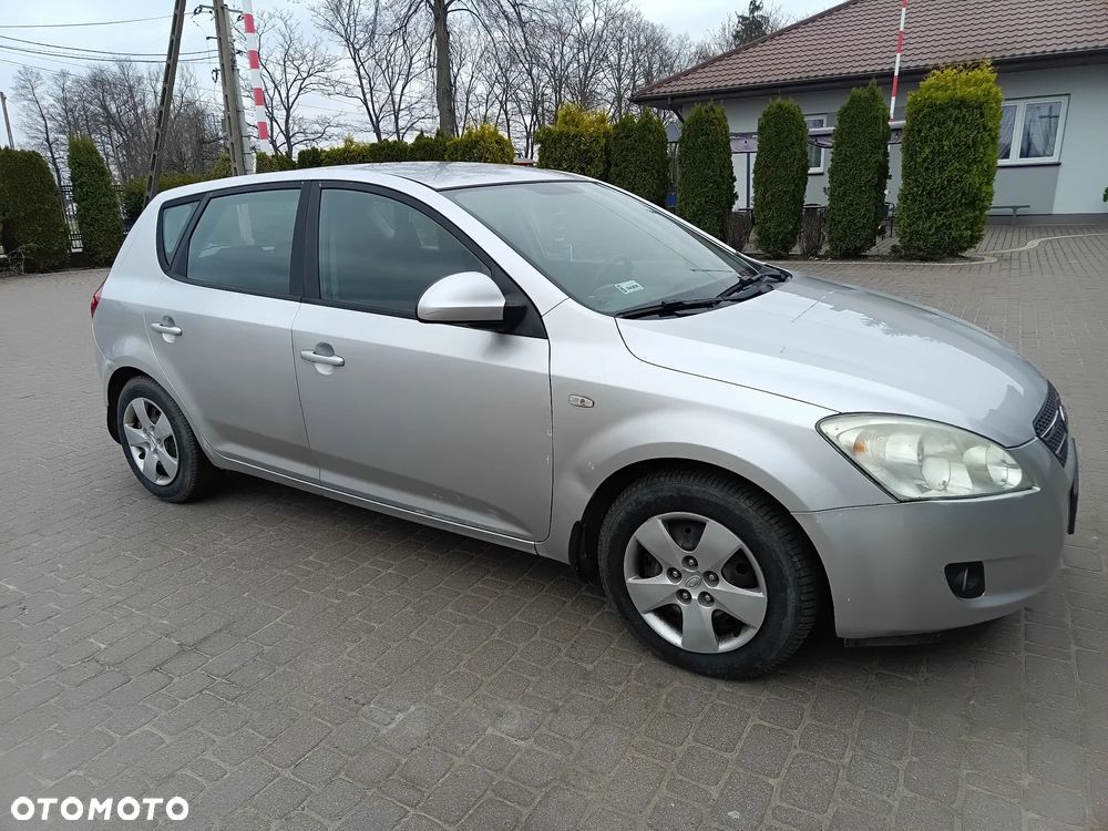 Kia Ceed 2.0 crdi Comfort + - 2