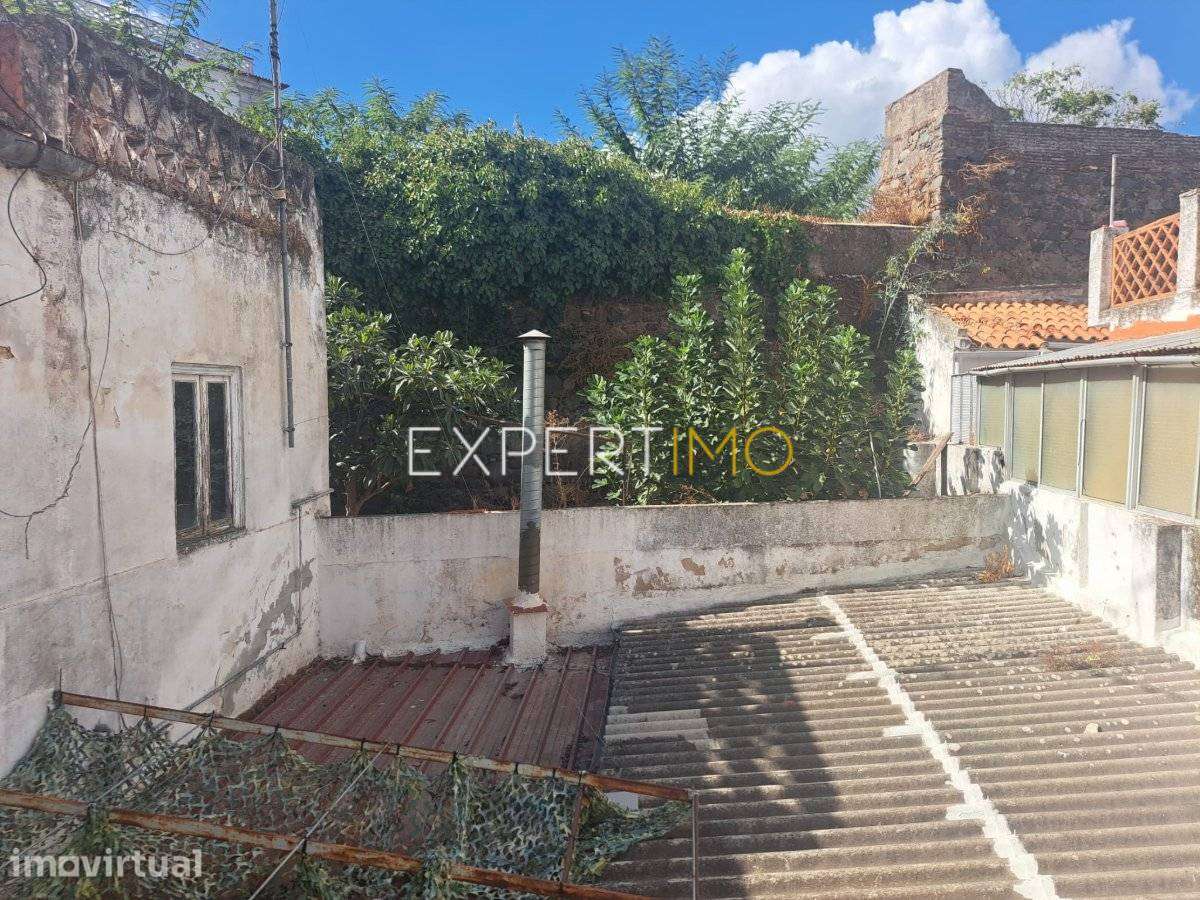 Primeiro andar de moradia - T5 em Beja com com quintal e terraço - Grande imagem: 2/24