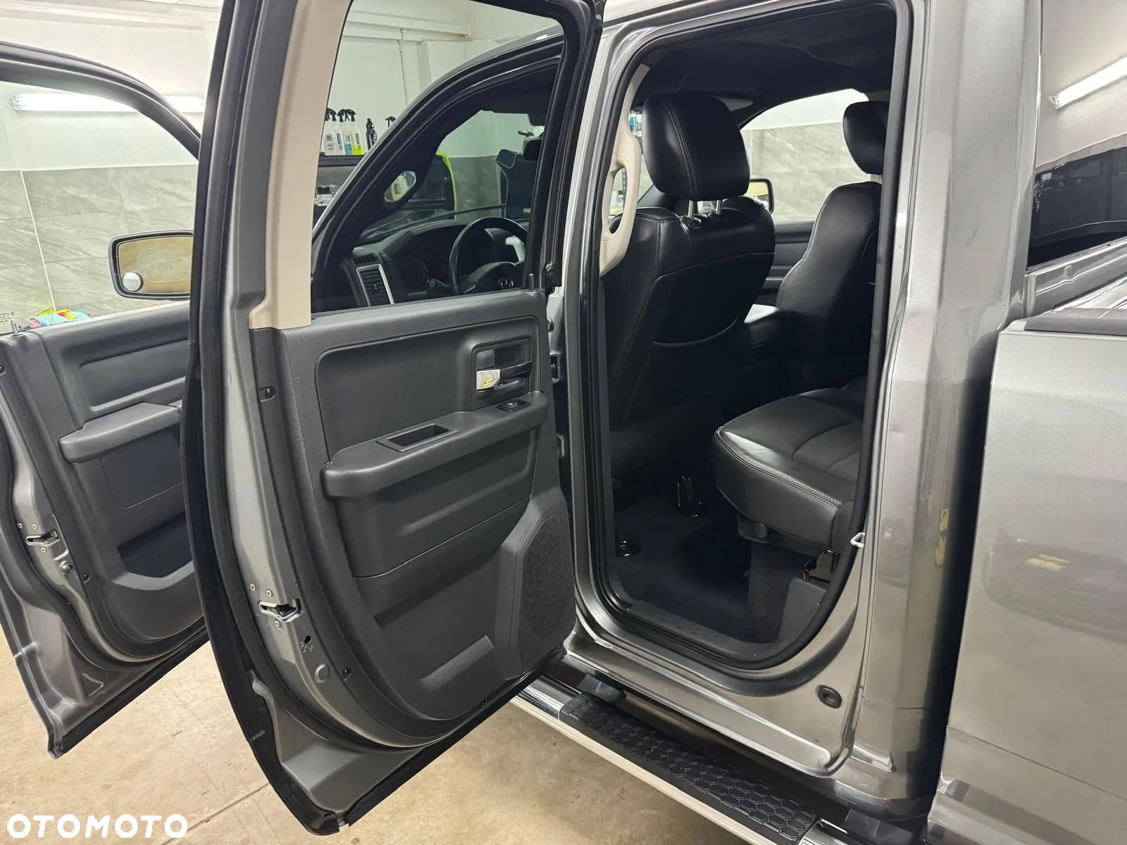 Dodge RAM 1500 5.7 4x4 - 14