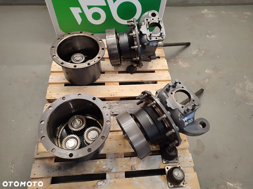 Zwolnica 7700607902 Zwrotnica 7600645001 7700608601 Massey Ferguson 8690 - 6