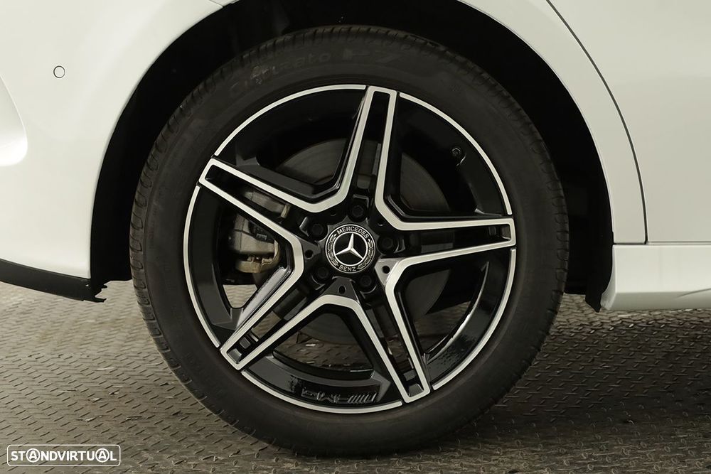 Mercedes-Benz B 250 e AMG Line — fotografia 5