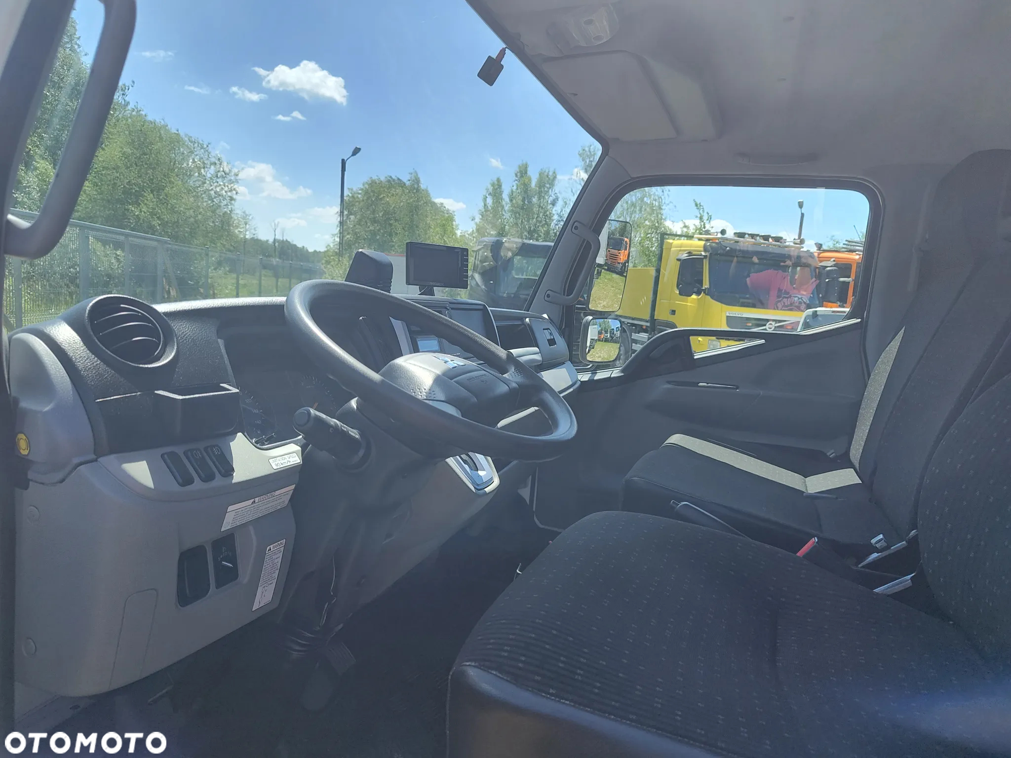Mitsubishi Fuso Canter - 14