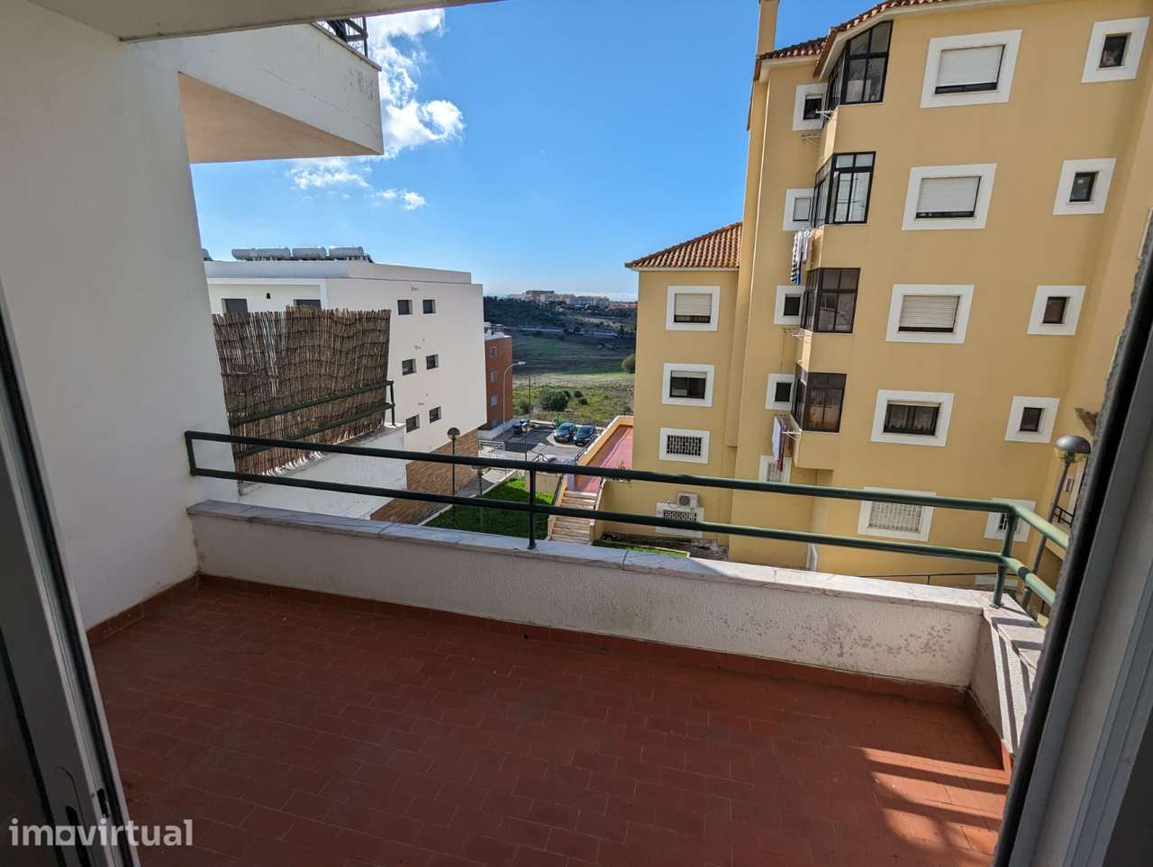 Apartamento T2 em Vila Fria/Porto Salvo - Grande imagem: 2/10