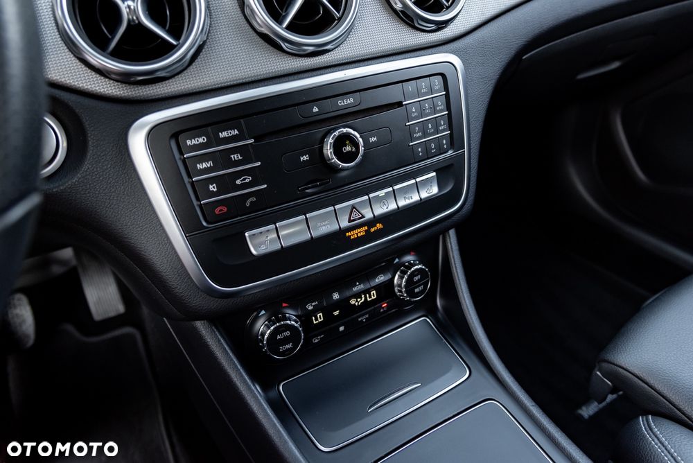 Mercedes-Benz GLA 200 7G-DCT - 37