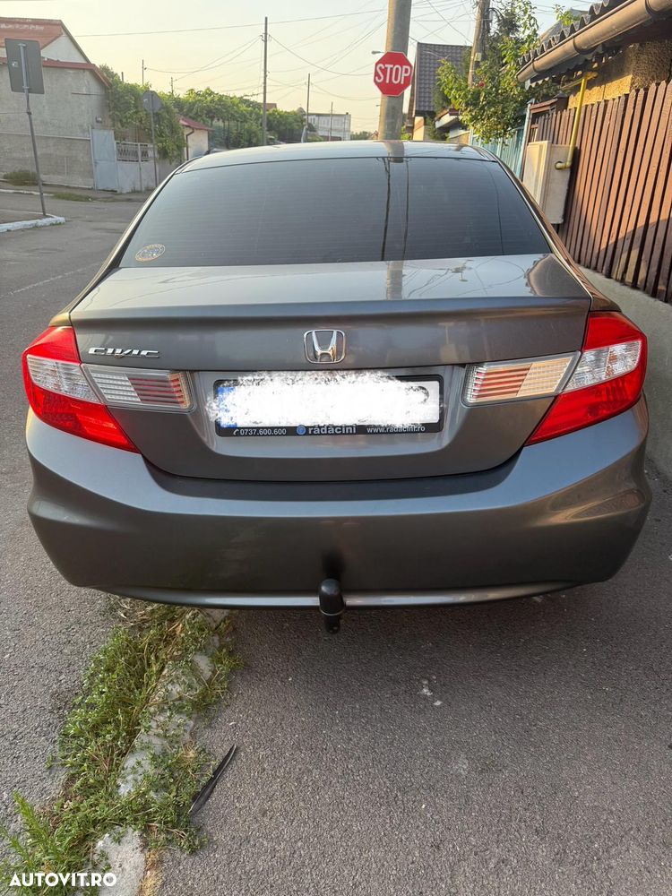 Honda Civic 1.8 i-VTEC MT Executive - 3