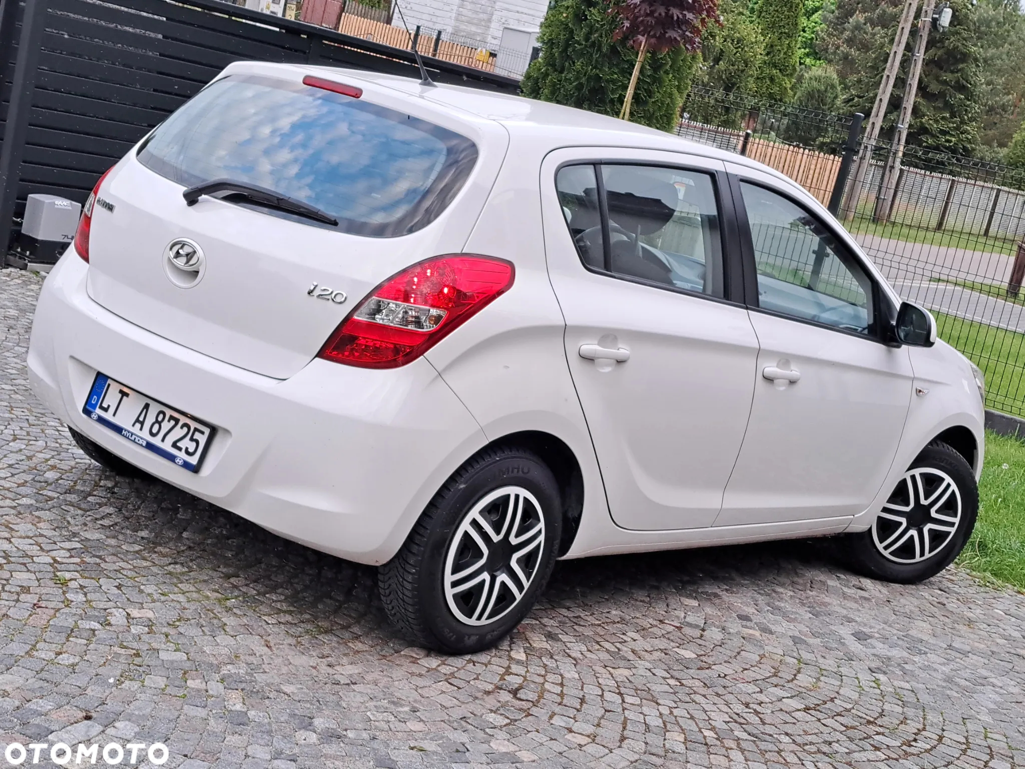Hyundai i20 1.2 FIFA WM Edition - 16