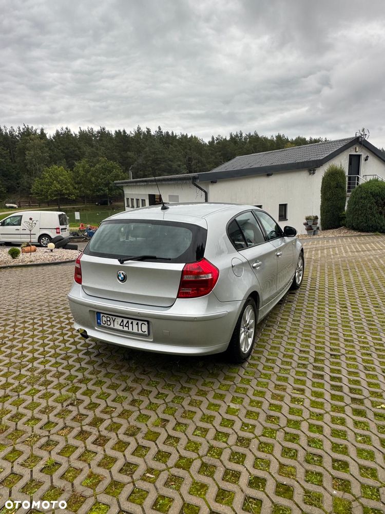 BMW Seria 1 116I 2009 photo 4