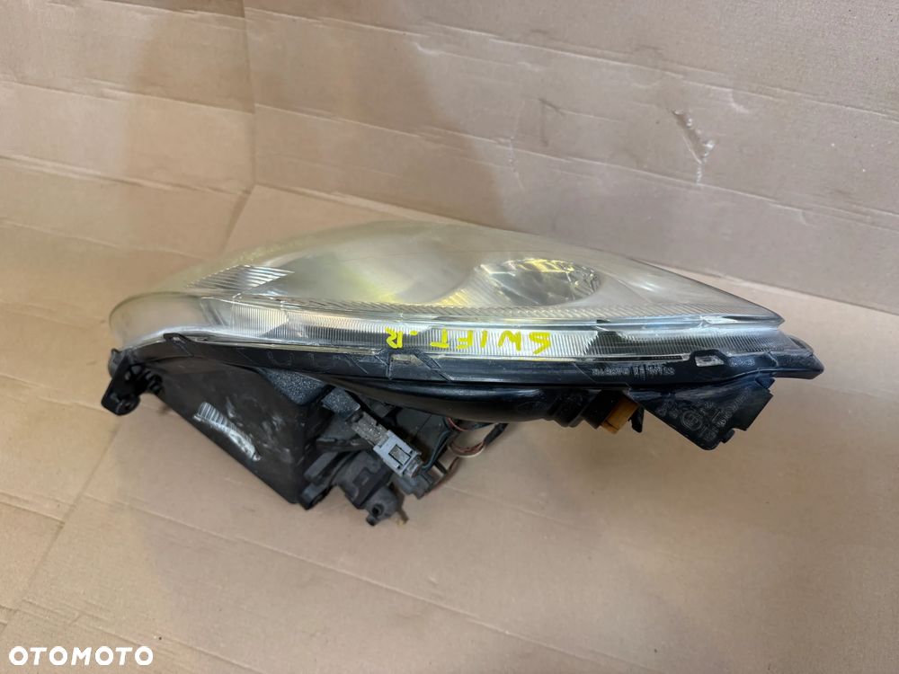 Lampa prawa Suzuki Swift IV Mk6 2004-10 prawy przód - 3