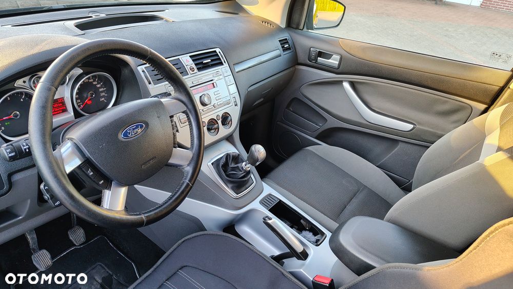 Ford Kuga 2.0 TDCi 2x4 Titanium - 26
