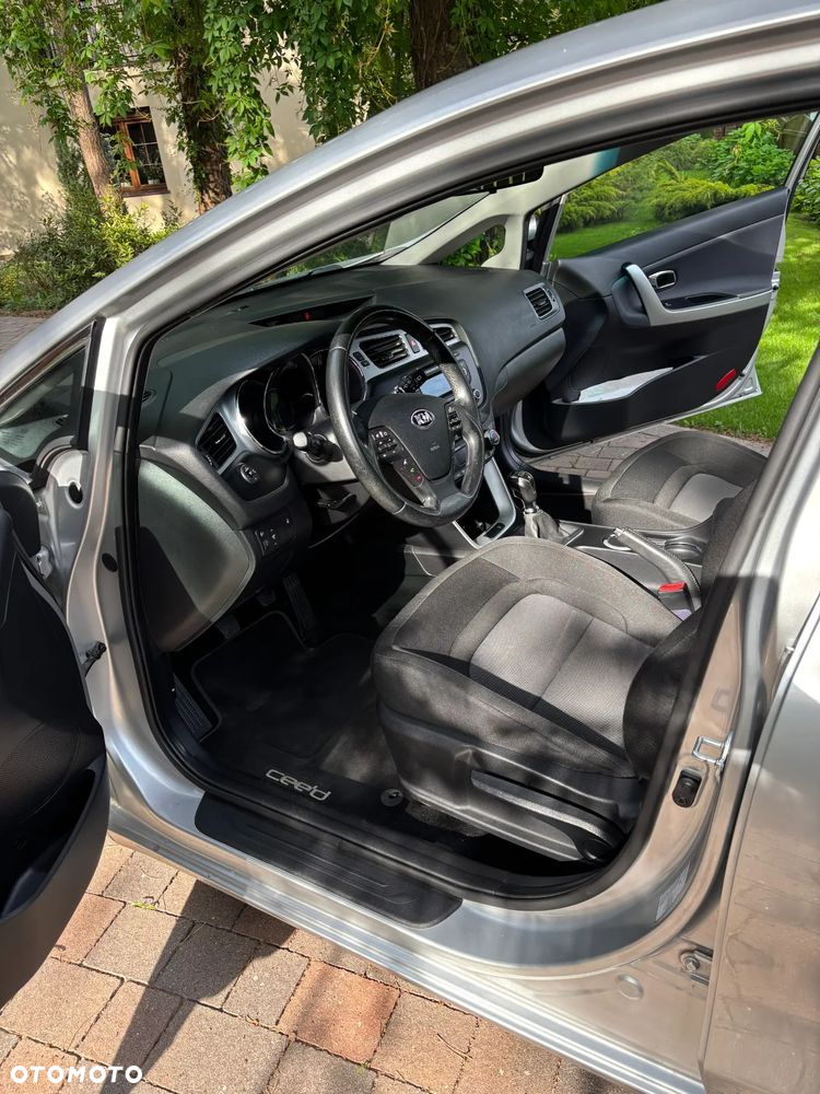 Kia Ceed 1.6 GDI Dream Team Edition - 10