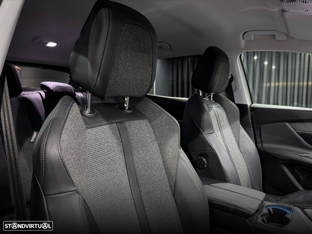 Peugeot 3008 1.2 PureTech Allure Pack - 32