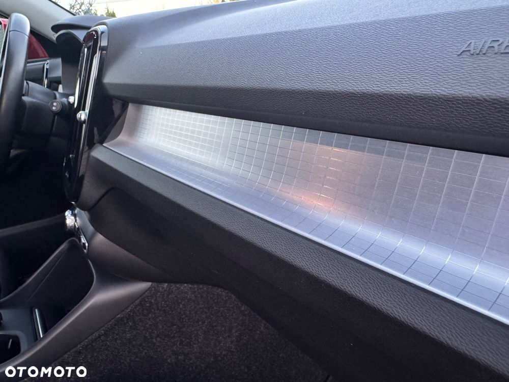 Volvo XC 40 T3 Geartronic Momentum Pro - 34