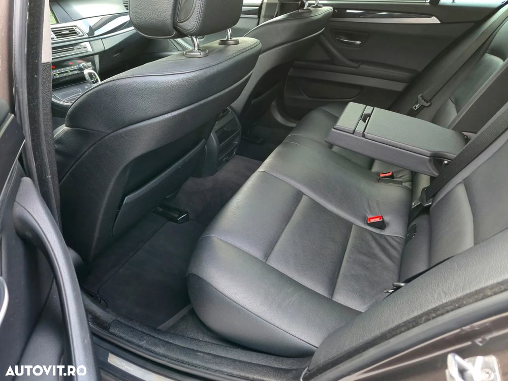 BMW Seria 5 525d Touring Aut. Luxury Line - 32