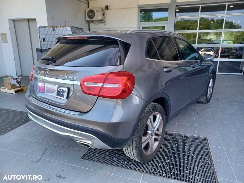 Mercedes-Benz GLA 220 d 4Matic 7G-DCT - 2