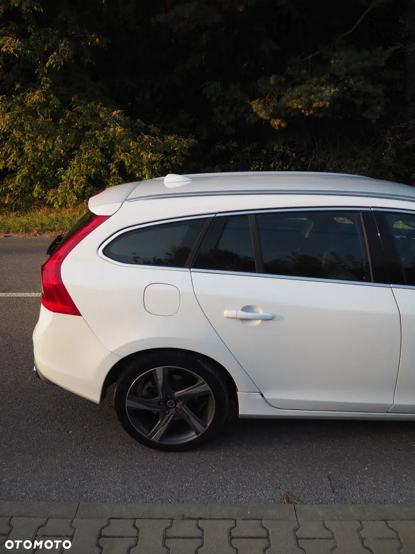 Volvo V60 D3 Geartronic R-Design - 13