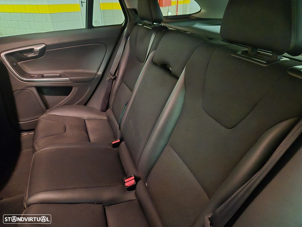 Volvo V60 1.6 D2 Momentum Eco - 27