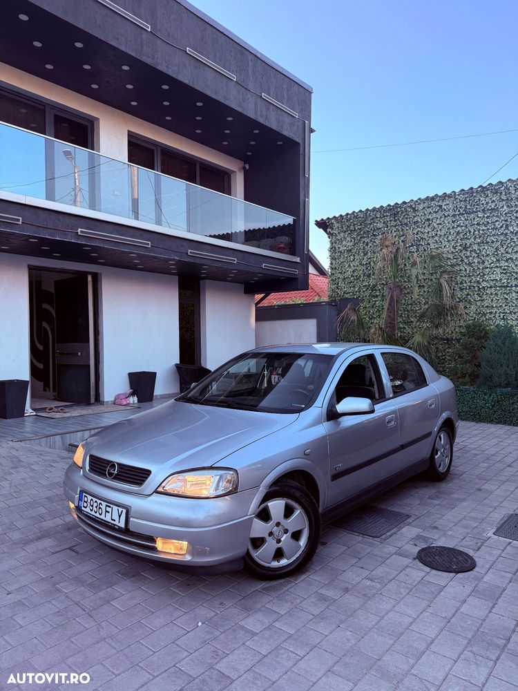 Opel Astra ver-1-8i-aut-essentia - 2