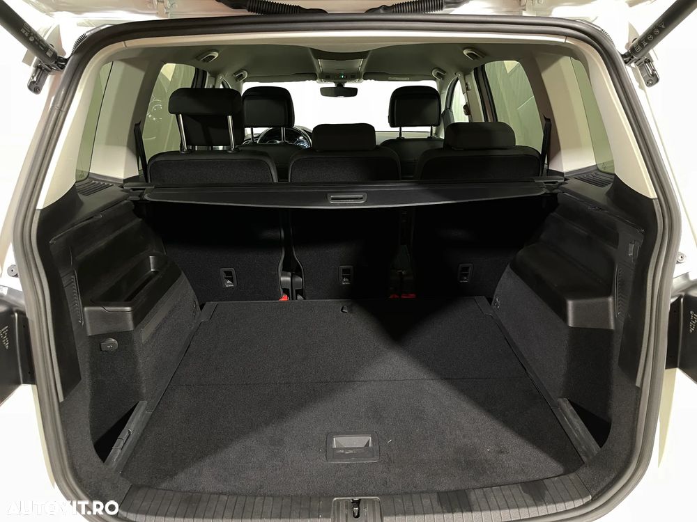 VOLKSWAGEN Touran 2022 — imagine 12