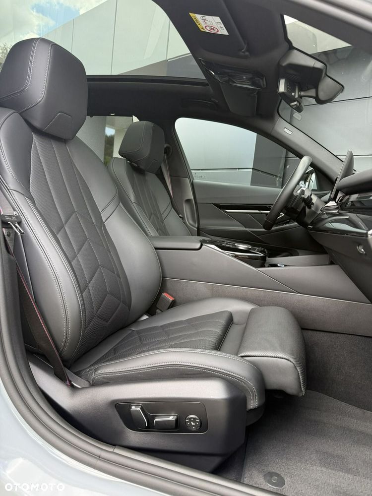 BMW Seria 5 520d xDrive mHEV M Sport - 32