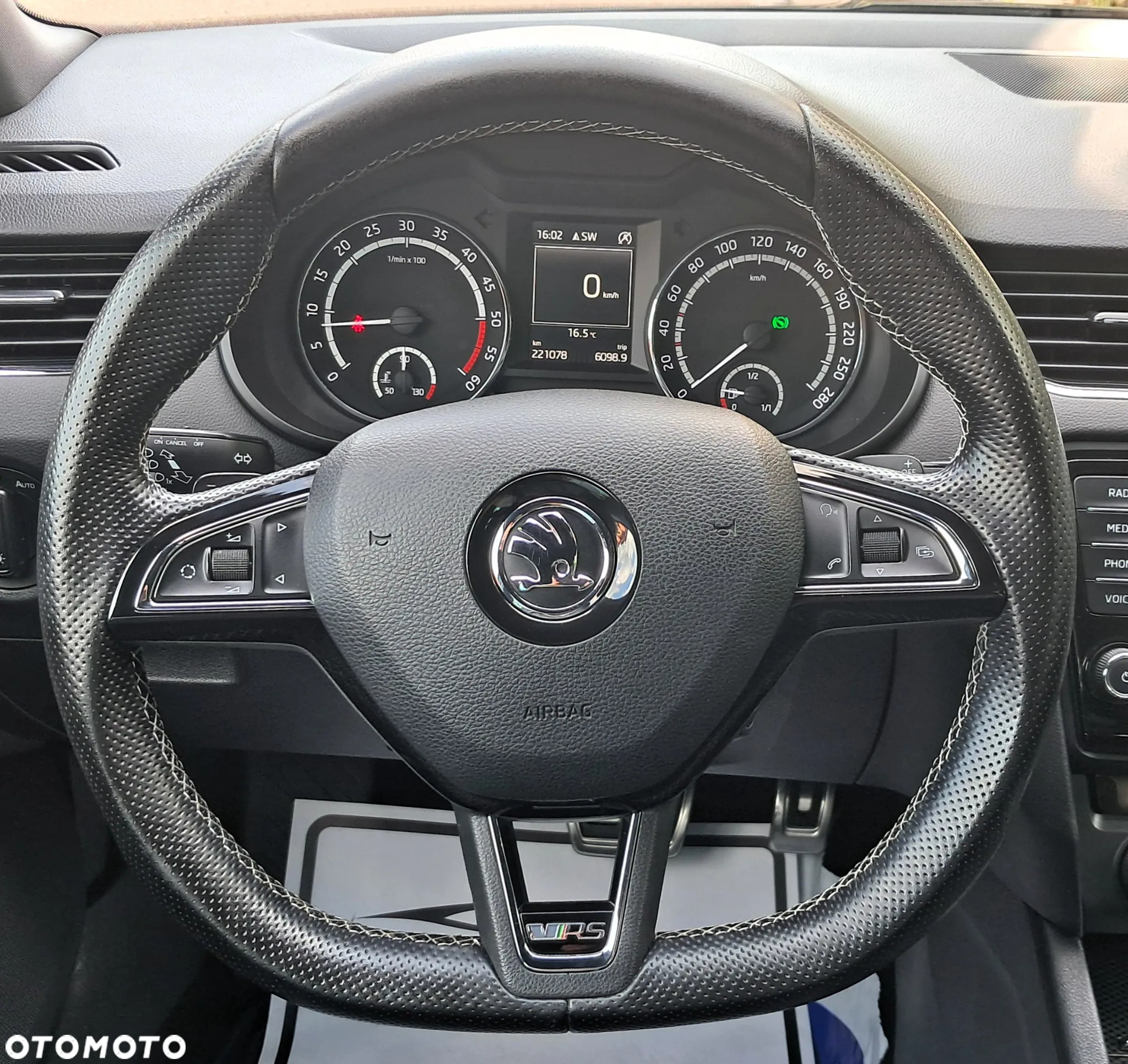 Skoda Octavia Combi 2.0 TDI DSG RS - 24