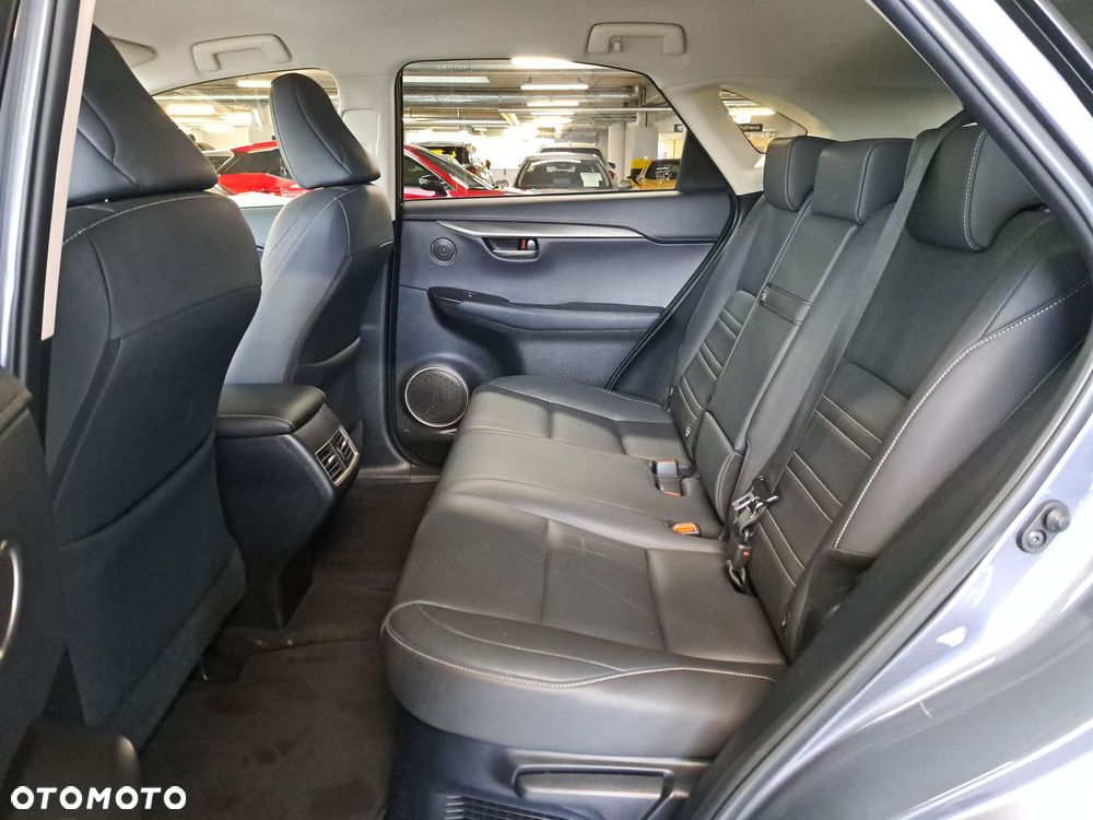 Lexus NX 300h F Impression AWD - 33