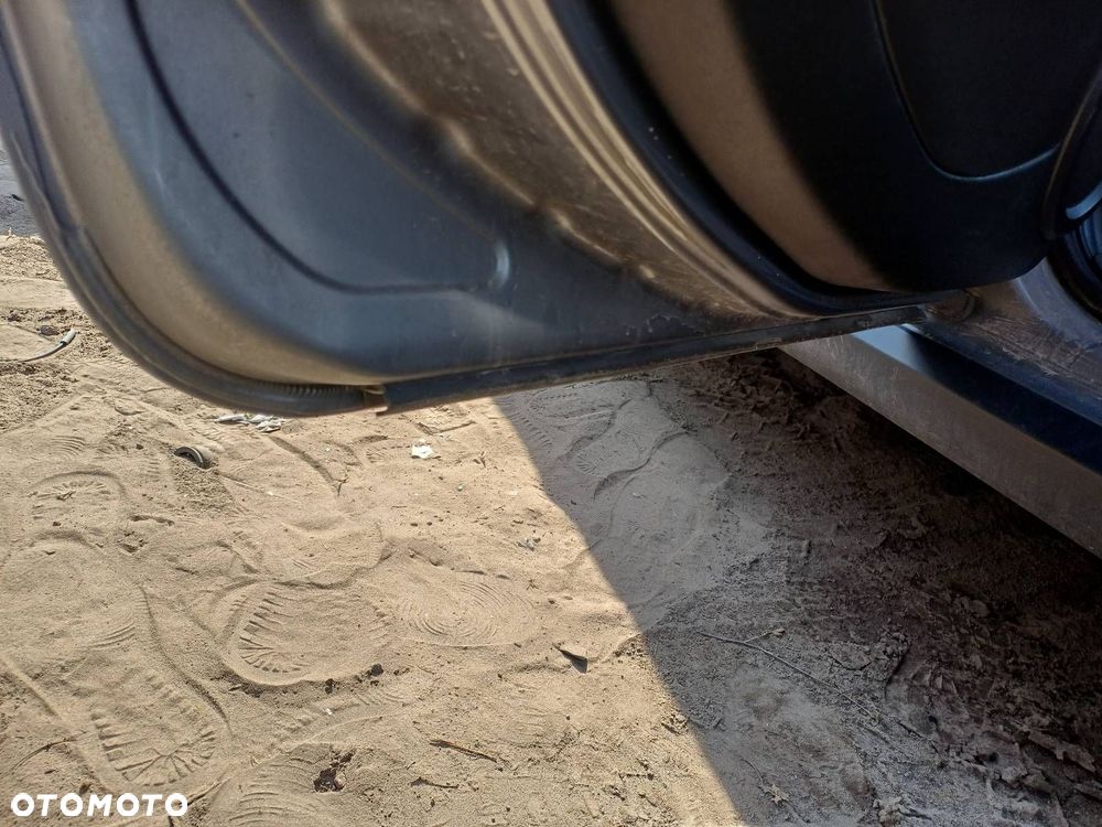 DRZWI KOMPLETNE LEWY TYŁ FIAT CROMA II VR617 - 4
