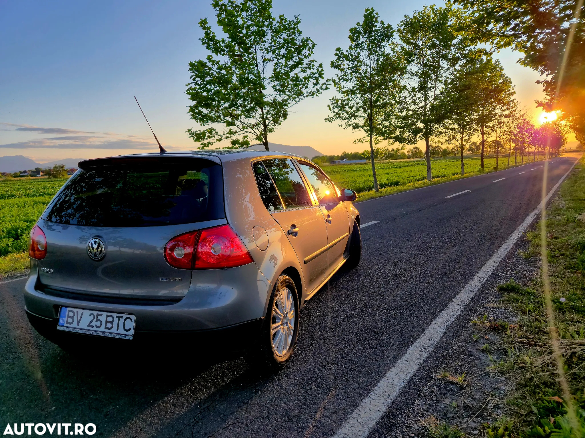 Volkswagen Golf 1.9 TDI Comfortline BlueMotion - 4