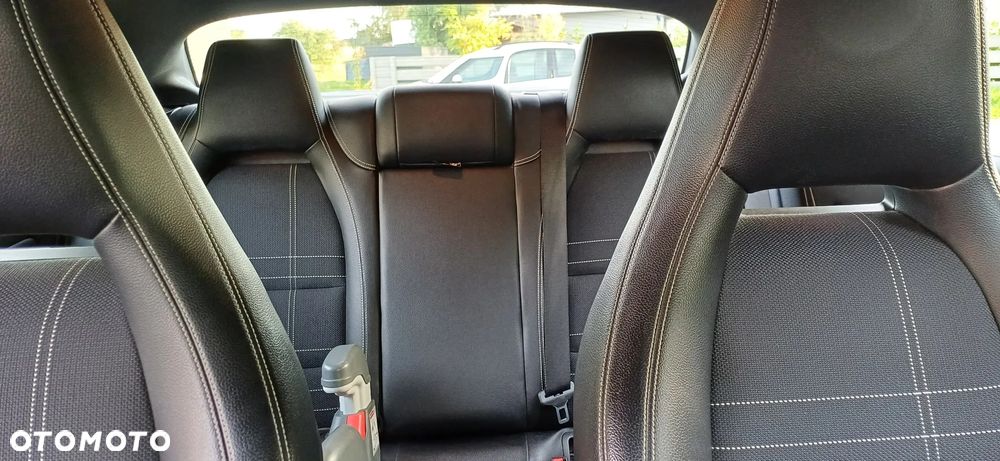 Mercedes-Benz CLA 180 UrbanStyle Edition - 12