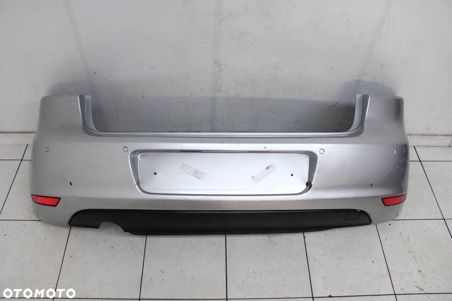 VW GOLF VI 6 HB 2008R- ZDERZAK TYŁ TYLNY PDC LA7W - KOD LAKIERU - 1