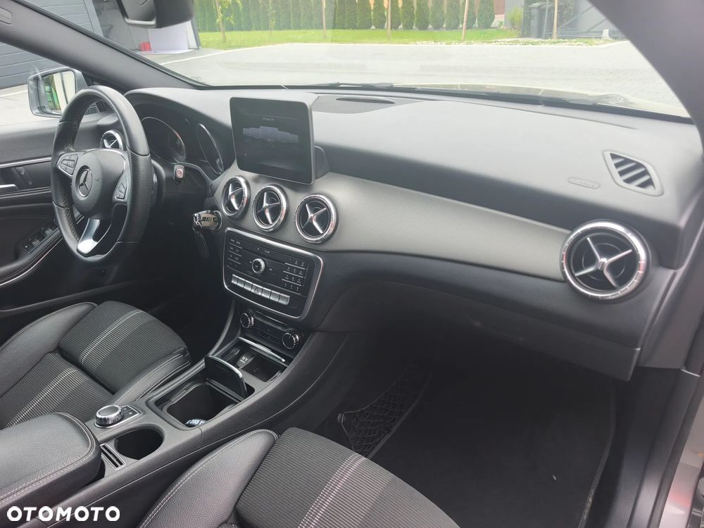 Mercedes-Benz CLA 180 7G-DCT AMG Line - 20