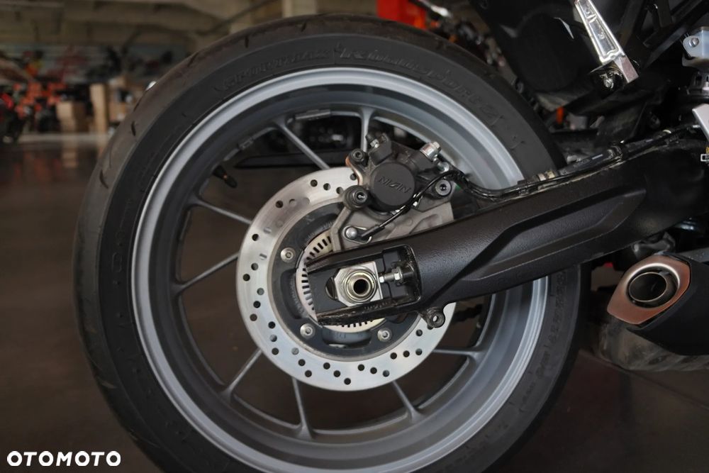 Suzuki GSX - 17
