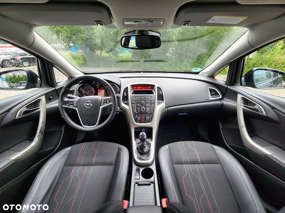 Opel Astra 1.4 Turbo 150 Jahre - 8