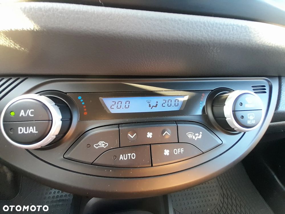 Toyota Yaris Hybrid 100 Active - 24